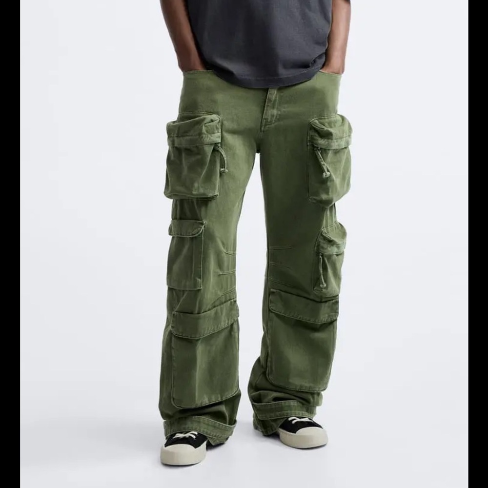 Zara Green Cargo Pants with Utilitarian Style